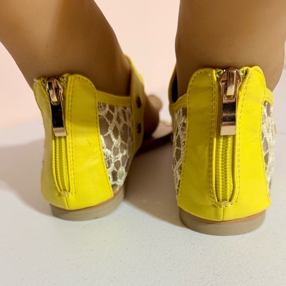 *SilverDew Yellow Sandal With A Fox Broach With Black & Silver Rhinestones - Picture 13 of 15